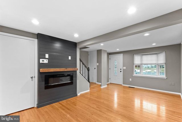 1 MARIAN CT, Sterling, VA 20165