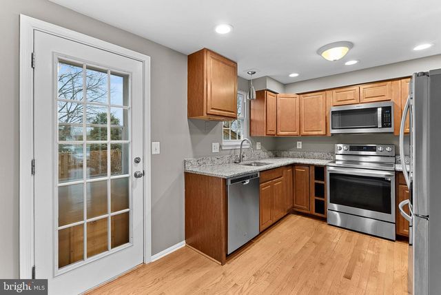 1 MARIAN CT, Sterling, VA 20165