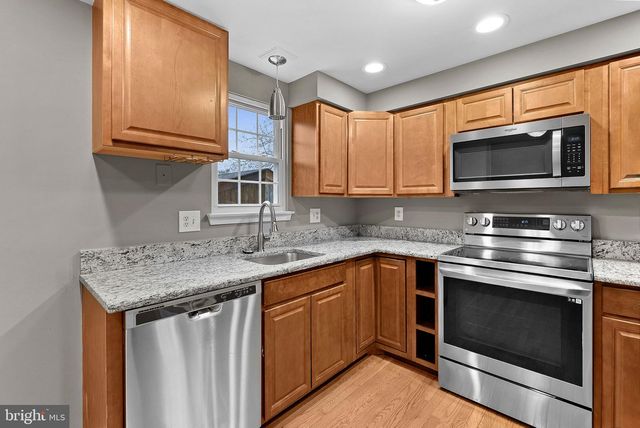 1 MARIAN CT, Sterling, VA 20165