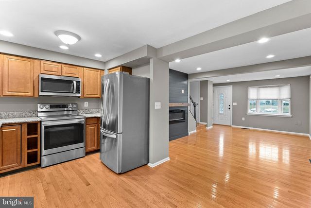 1 MARIAN CT, Sterling, VA 20165