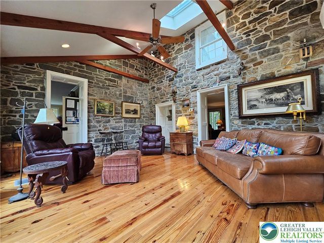 200 Bella Vista Drive, Hanover Twp, PA 18017