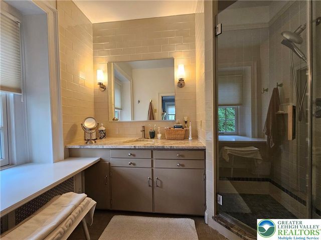 200 Bella Vista Drive, Hanover Twp, PA 18017