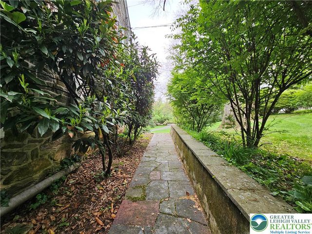 200 Bella Vista Drive, Hanover Twp, PA 18017