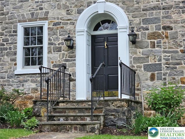 200 Bella Vista Drive, Hanover Twp, PA 18017
