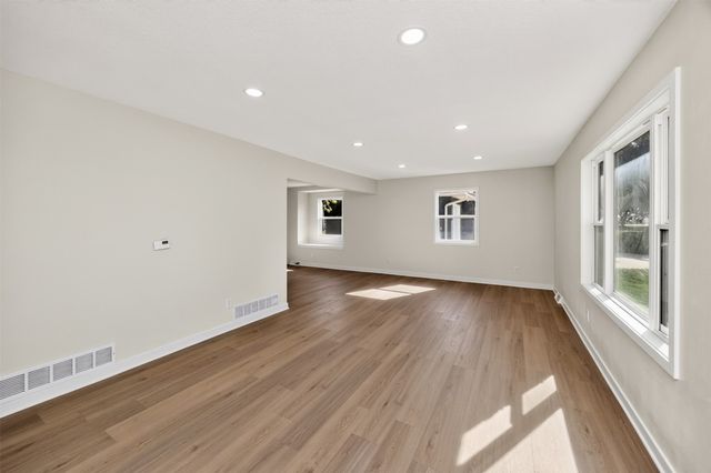 1218 SW Ordnance Road, Ankeny, IA 50023