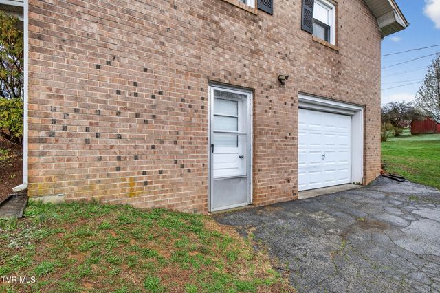 19324 Woodland Hills Road, Abingdon, VA 24210