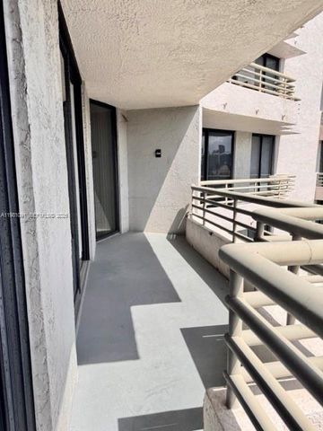 3300 NE 191st St 616, Aventura, FL 33180