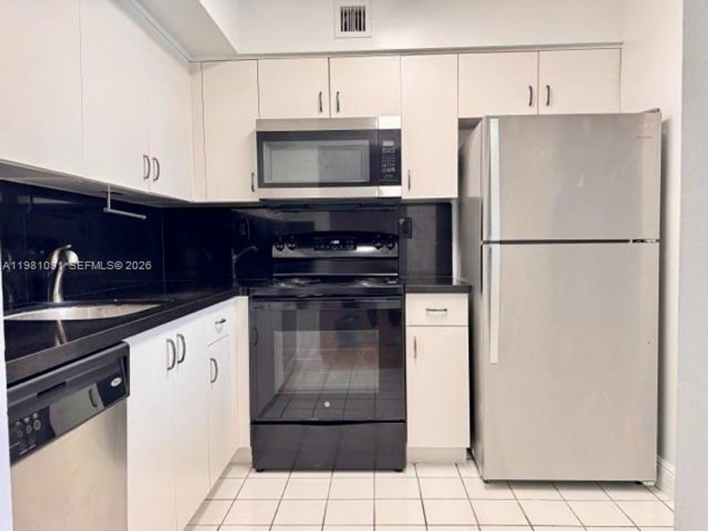 3300 NE 191st St 616, Aventura, FL 33180