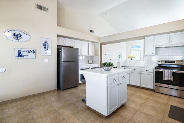 10271 N Whitney Avenue, Fresno, CA 93730