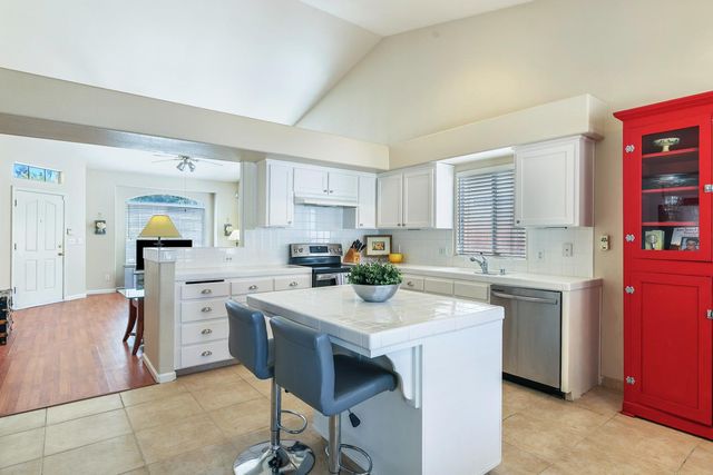 10271 N Whitney Avenue, Fresno, CA 93730
