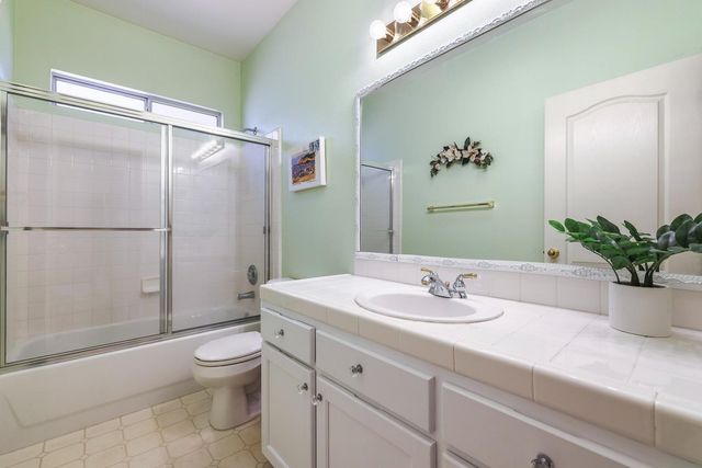 10271 N Whitney Avenue, Fresno, CA 93730