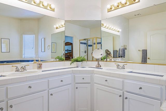 10271 N Whitney Avenue, Fresno, CA 93730