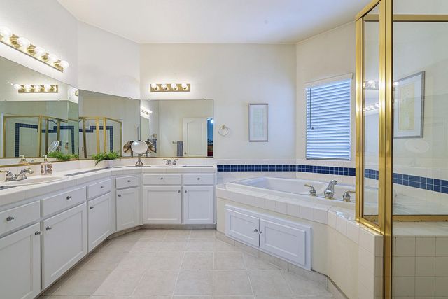 10271 N Whitney Avenue, Fresno, CA 93730
