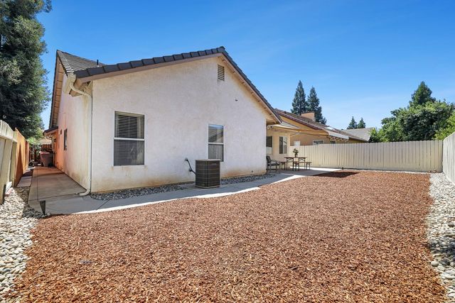 10271 N Whitney Avenue, Fresno, CA 93730