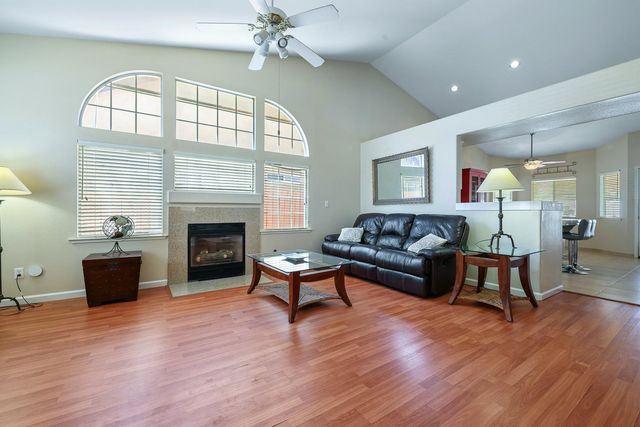 10271 N Whitney Avenue, Fresno, CA 93730