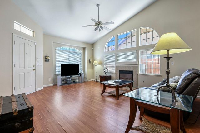 10271 N Whitney Avenue, Fresno, CA 93730