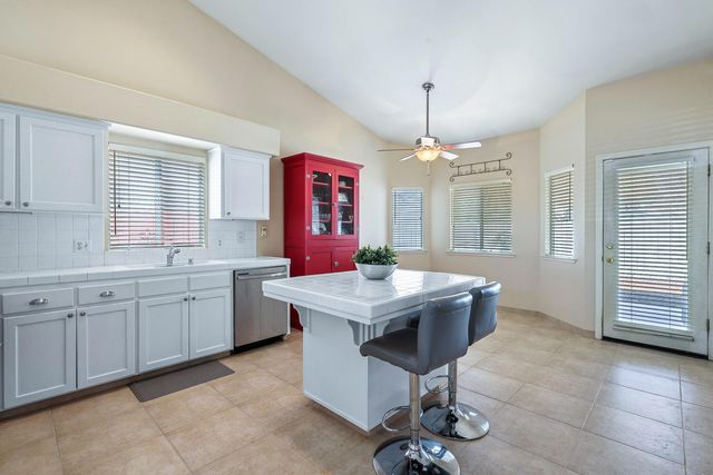 10271 N Whitney Avenue, Fresno, CA 93730