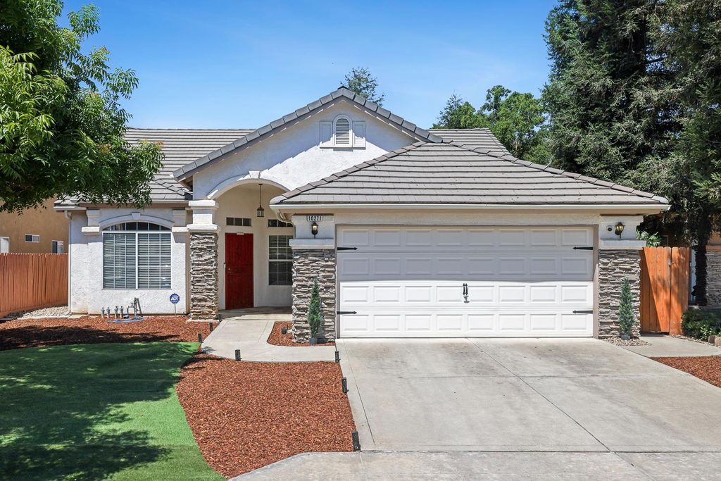 Image 1 of property listing at 10271 N Whitney Avenue, Fresno, CA 93730