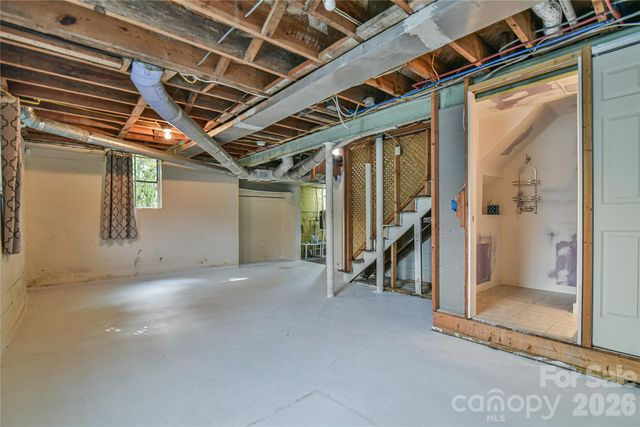 64 Arthur Road, Asheville, NC 28806
