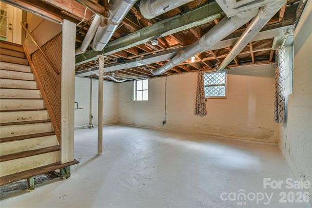 64 Arthur Road, Asheville, NC 28806