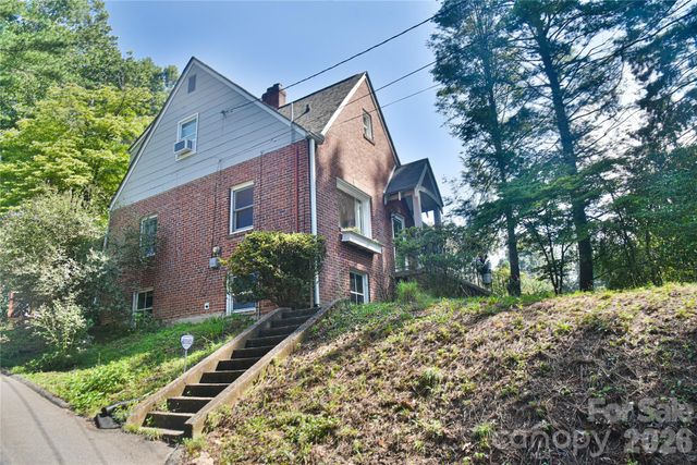 64 Arthur Road, Asheville, NC 28806