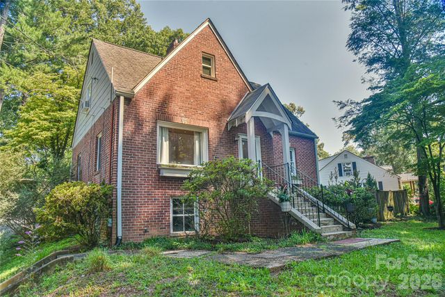 64 Arthur Road, Asheville, NC 28806