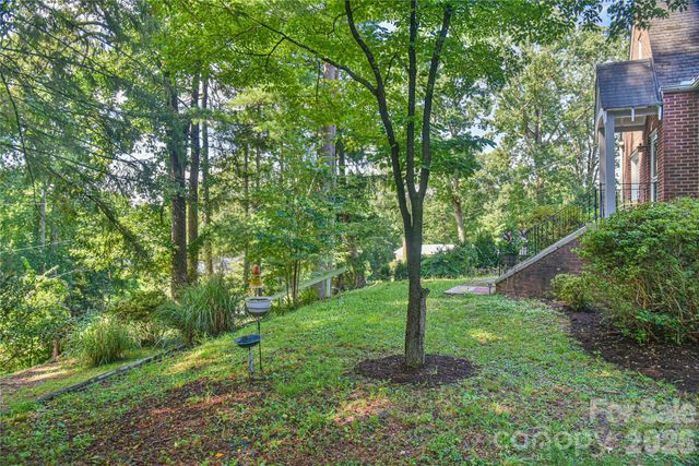 64 Arthur Road, Asheville, NC 28806