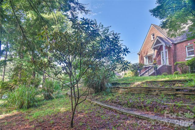 64 Arthur Road, Asheville, NC 28806