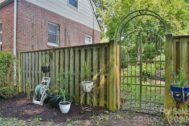 64 Arthur Road, Asheville, NC 28806