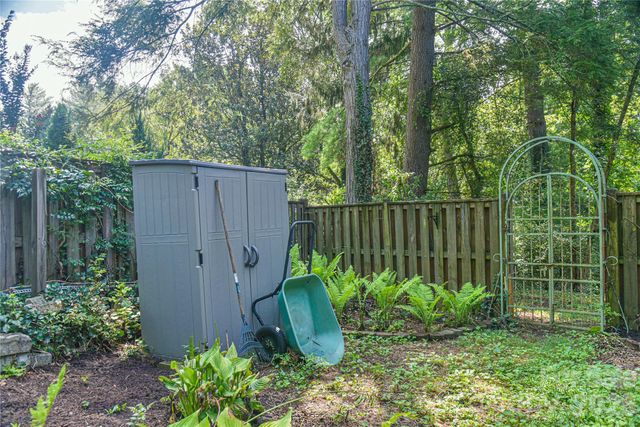 64 Arthur Road, Asheville, NC 28806