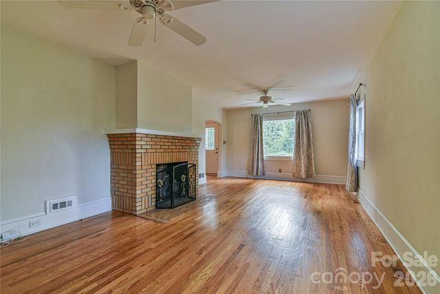 64 Arthur Road, Asheville, NC 28806