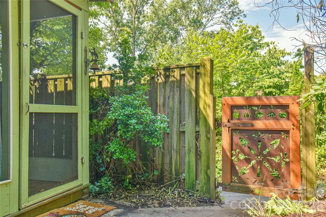 64 Arthur Road, Asheville, NC 28806