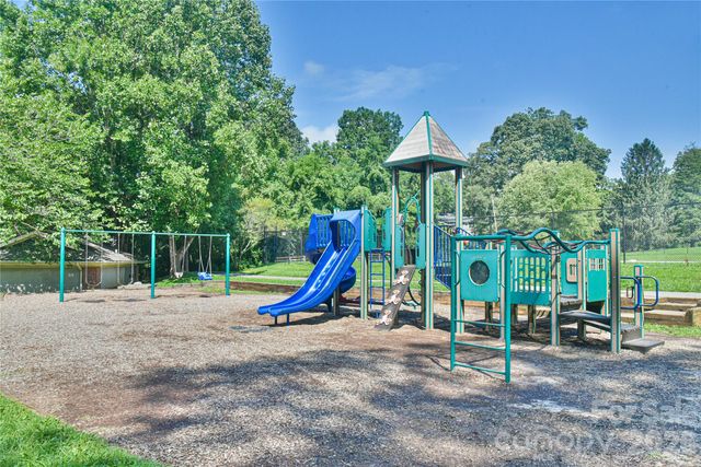 64 Arthur Road, Asheville, NC 28806