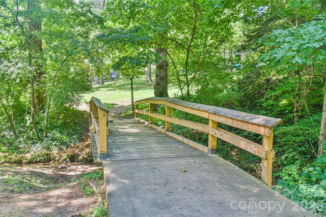 64 Arthur Road, Asheville, NC 28806