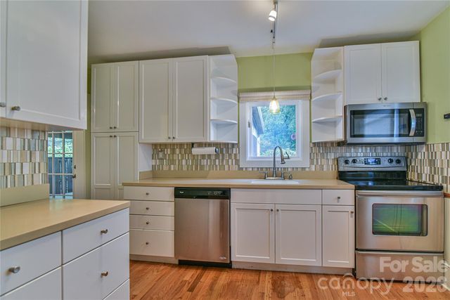 64 Arthur Road, Asheville, NC 28806