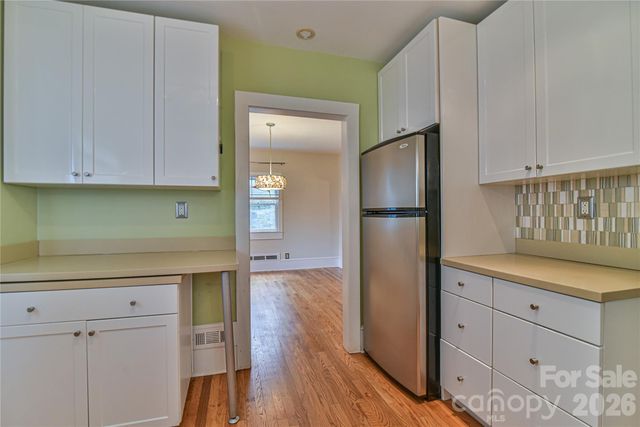 64 Arthur Road, Asheville, NC 28806
