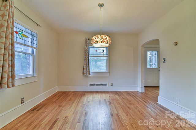 64 Arthur Road, Asheville, NC 28806