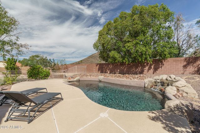 5452 W WEST WIND Drive, Glendale, AZ 85310