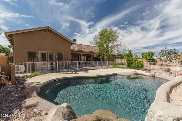5452 W WEST WIND Drive, Glendale, AZ 85310