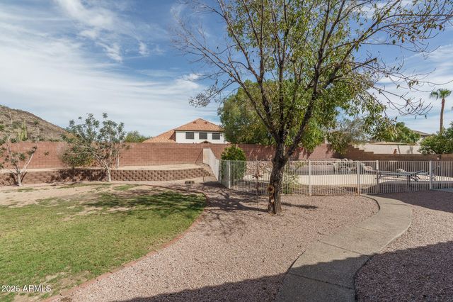 5452 W WEST WIND Drive, Glendale, AZ 85310