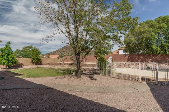 5452 W WEST WIND Drive, Glendale, AZ 85310