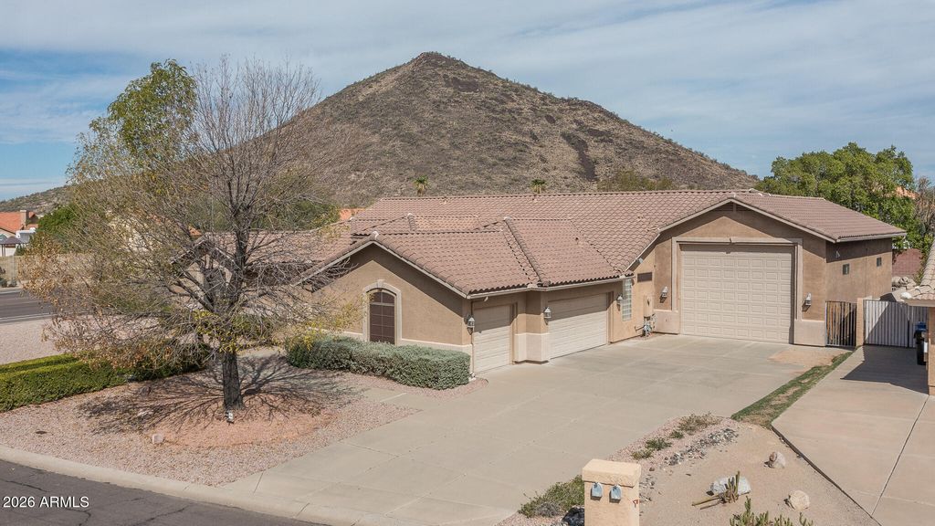 5452 W WEST WIND Drive, Glendale, AZ 85310 — photo 3