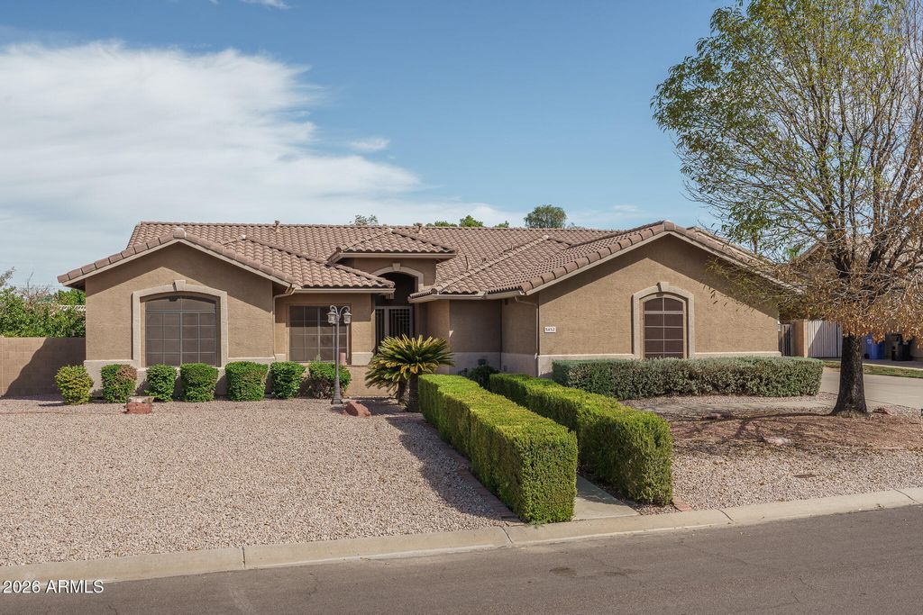 5452 W WEST WIND Drive, Glendale, AZ 85310 — photo 4