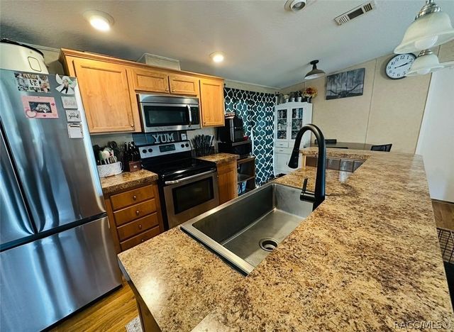 8584 W Cherry Grove Court, Crystal River, FL 34428