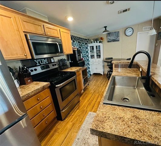 8584 W Cherry Grove Court, Crystal River, FL 34428