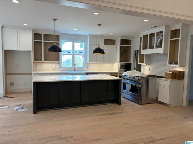 2081 HIGHLAND GATE WAY, Hoover, AL 35244