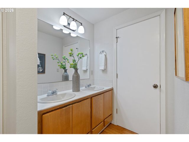 3161 Nw ASHLAND Dr, Beaverton, OR 97006