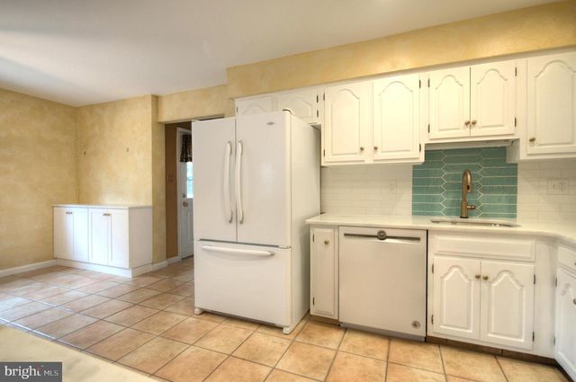 40 CRESTWOOD AVE, Blackwood, NJ 08012