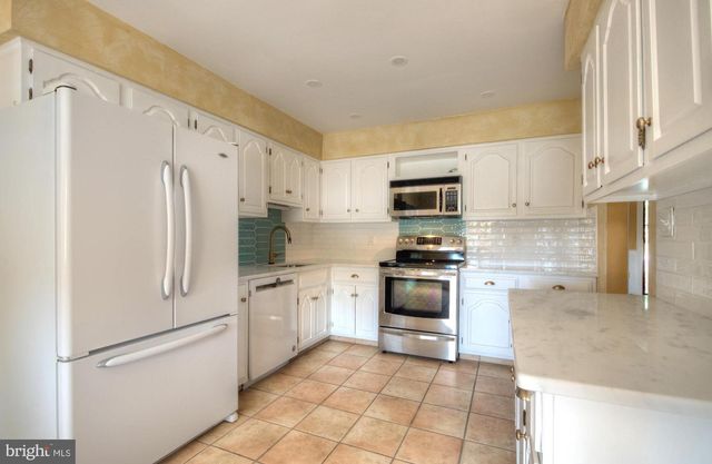 40 CRESTWOOD AVE, Blackwood, NJ 08012