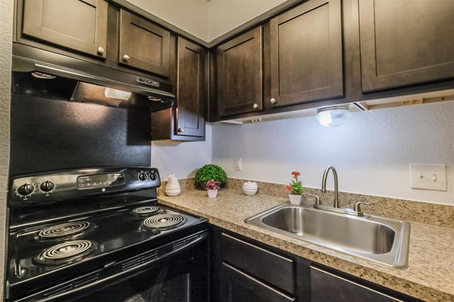 5900 N Braeswood Blvd 254, Houston, TX 77074